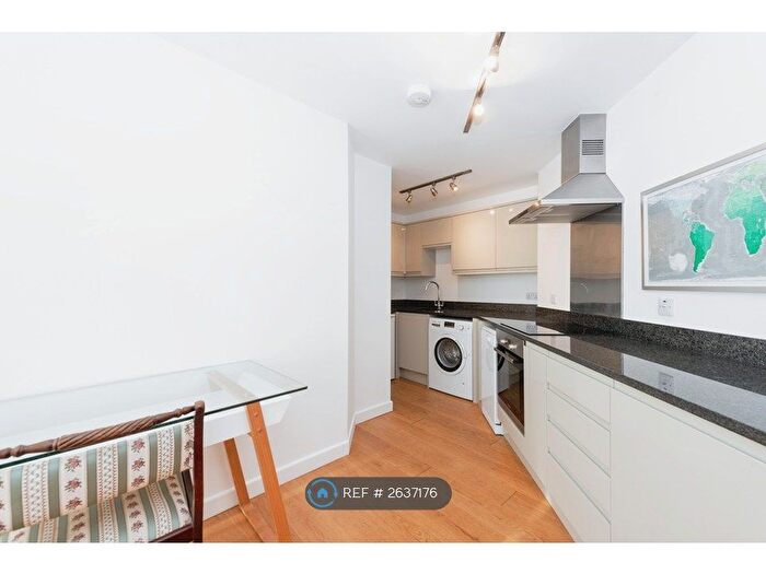 1 Bedroom Flat To Rent In Chertsey Road, Twickenham, TW1