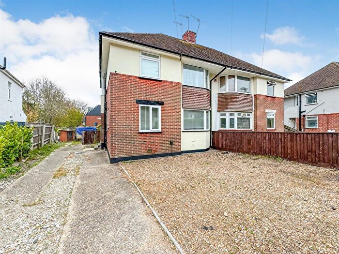 2 Bedroom Flat For Sale In Wharfdale Road, Poole, BH12