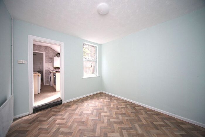 3 Bedroom Terraced House To Rent In Hartley Road, Luton, LU2