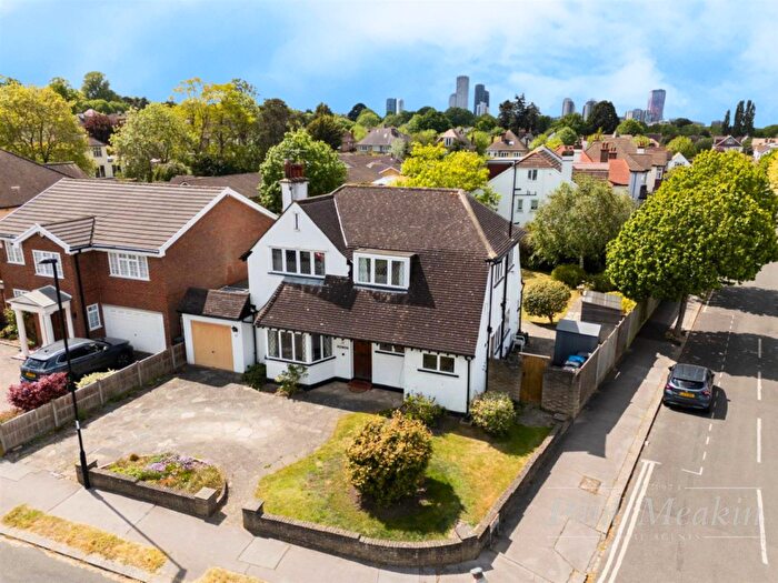 4 Bedroom Detached House For Sale In Fryston Avenue, Croydon, CR0