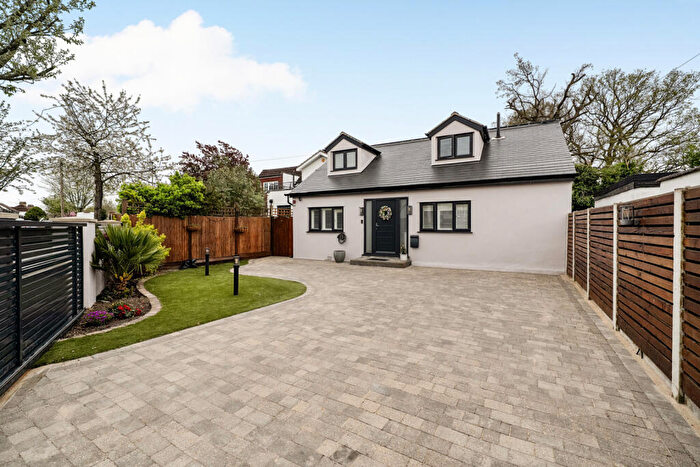 3 Bedroom Bungalow For Sale In Grasmere Gardens, Orpington, BR6