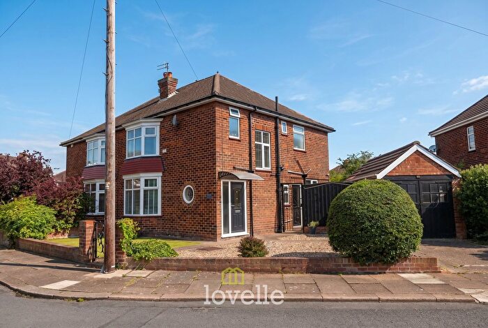 3 Bedroom Semi-Detached House For Sale In Roundway, Grimsby, DN34