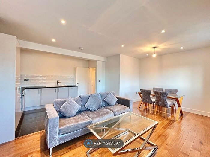 2 Bedroom Flat To Rent In Bermondsey Wall East, London, SE16