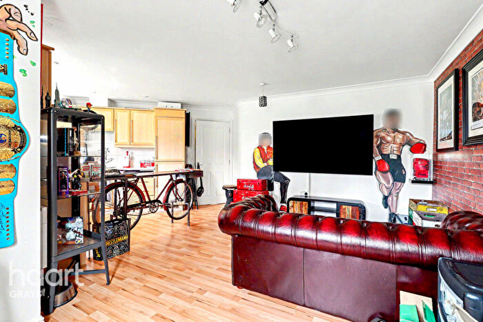 2 Bedroom Flat To Rent In Ambleside, Purfleet, RM19