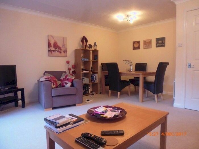 2 Bedroom Flat To Rent In Russell Gardens, Edinburgh, EH12