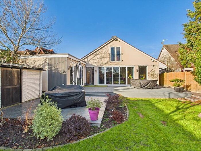 4 Bedroom Chalet For Sale In Ouseley Road, Wraysbury, Berkshire, TW19