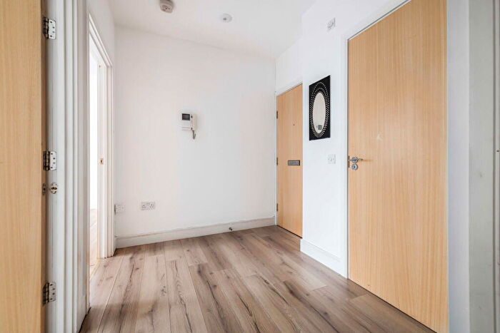 2 Bedroom Flat To Rent In Albemarle Road, Beckenham, BR3