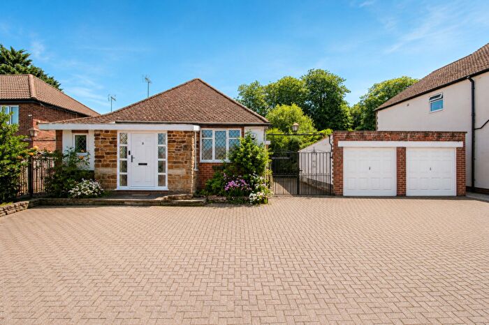 2 Bedroom Detached Bungalow For Sale In Hall Avenue, Rushden, NN10