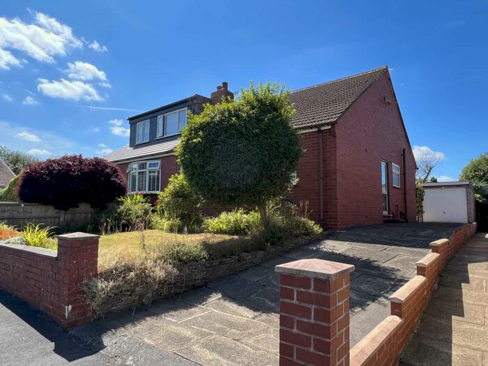 2 Bedroom Bungalow For Sale In Pennine View, Royton, OL2