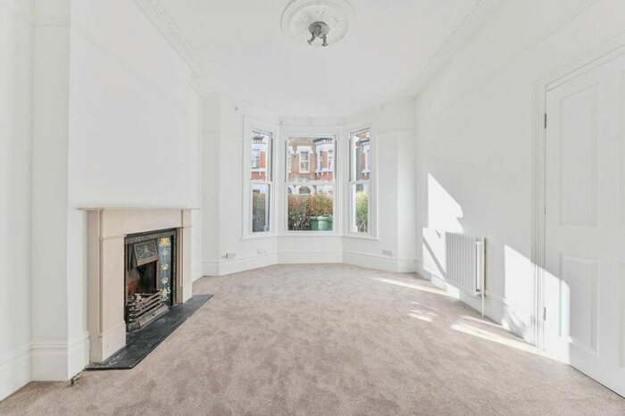 6 Bedroom Flat To Rent In Tremadoc Road, Clapham High Street, London, SW4
