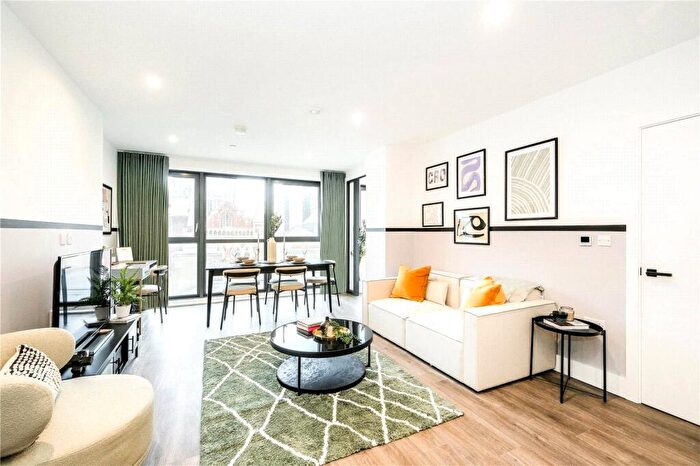 2 Bedroom Flat For Sale In Poplar Walk, Croydon, CR0