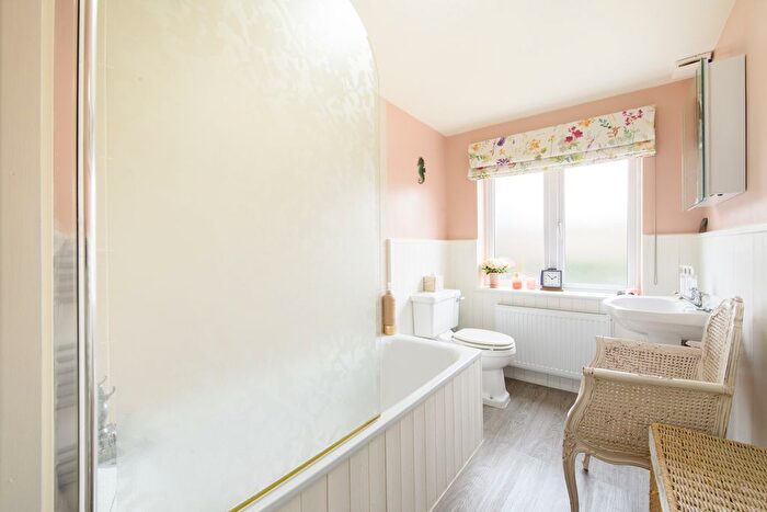 2 Bedroom End Of Terrace House To Rent In Sandycombe Road, Richmond, TW9