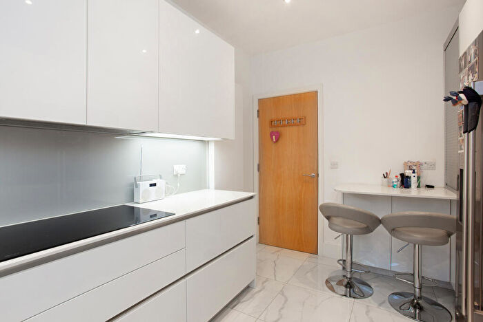 5 Bedroom Detached House For Sale In Flora Close, Stanmore, HA7