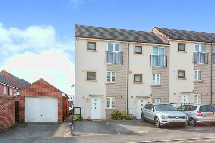 3 Bedroom House To Rent In Sinclair Drive, Basingstoke, Hampshire, RG21