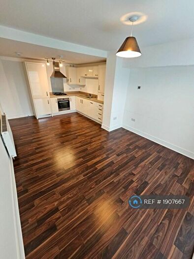 2 Bedroom Flat To Rent In Mulberry Crescent, Renfrew, PA4