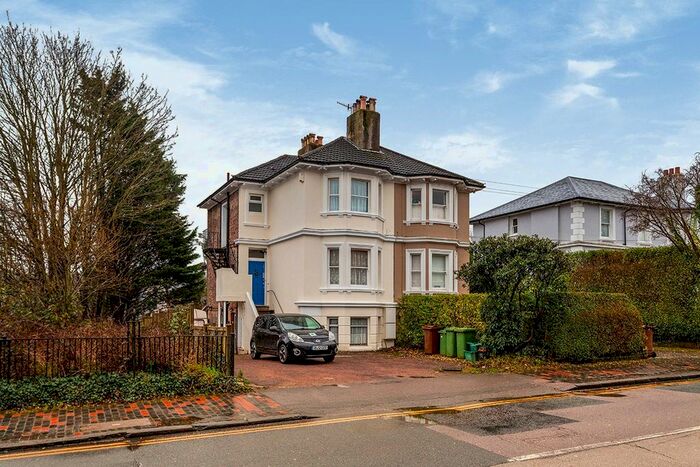 2 Bedroom Flat To Rent In Upper Grosvenor Road, Tunbridge Wells, Kent, TN1