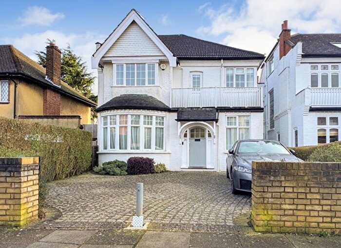 5 Bedroom Link Detached House To Rent In Etchingham Park Road, Finchley, N3