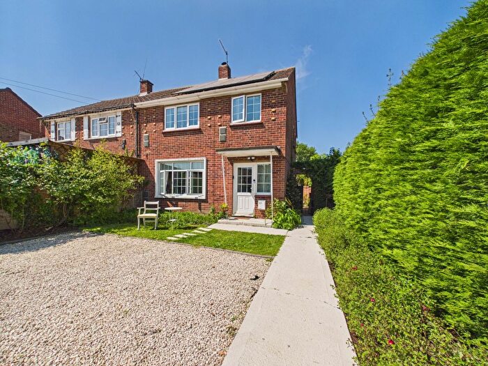 3 Bedroom End Terrace House For Sale In Milton Close, Horton, Berkshire, SL3