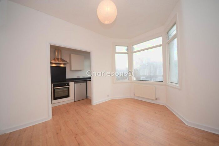 1 Bedroom Flat To Rent In Empress Avenue, Cranbrook, Ilford, IG1