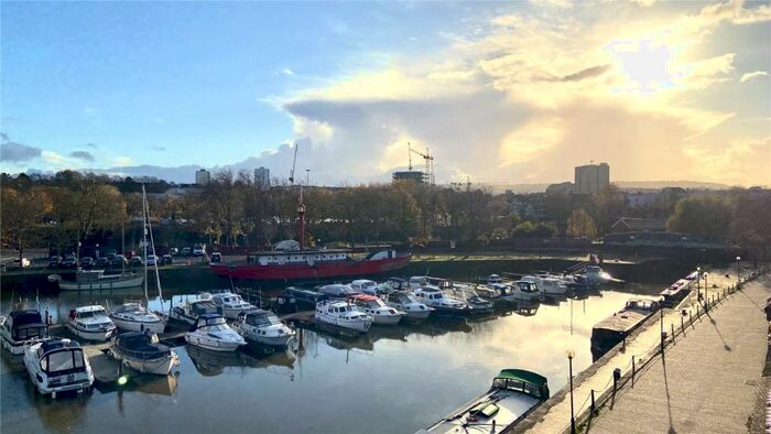 2 Bedroom Apartment To Rent In Challoner Court, Bristol, BS1