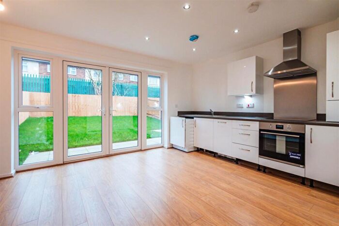 3 Bedroom Semi-Detached House To Rent In Epsom Lane, Nottingham, NG5