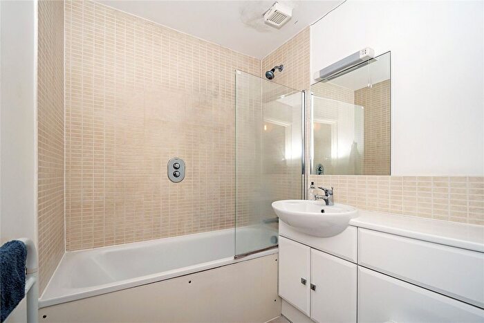 1 Bedroom Flat To Rent In Cookham Road, Maidenhead, Berkshire, SL6