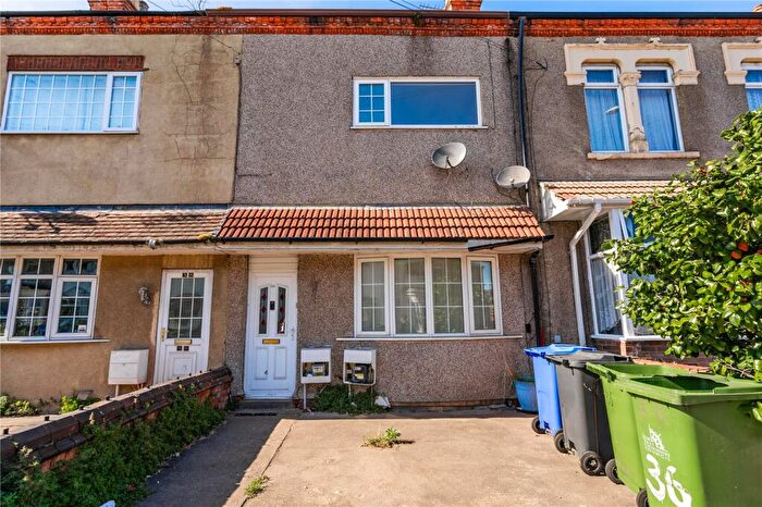 2 Bedroom Apartment To Rent In Park Street, Grimsby, Lincolnshire, DN32