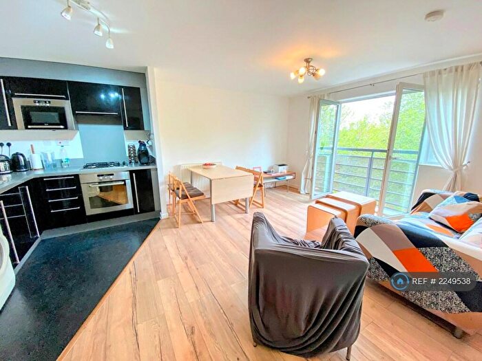 1 Bedroom Flat To Rent In Delamere Court, London, E17