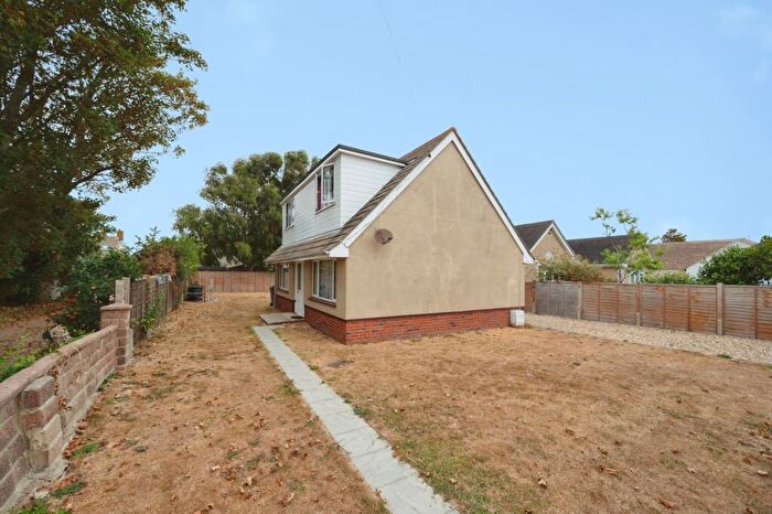 3 Bedroom Bungalow For Sale In Eastoke Avenue, Hayling Island, Hampshire, PO11