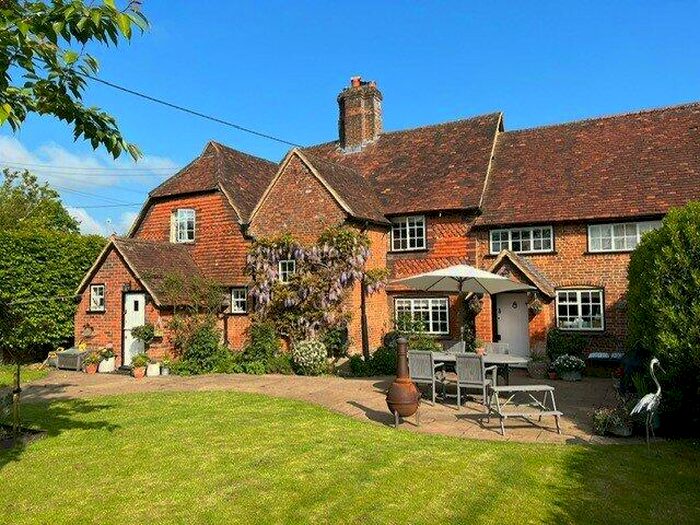 4 Bedroom End Of Terrace House For Sale In Dippenhall Street, Crondall, Farnham, Surrey, GU10