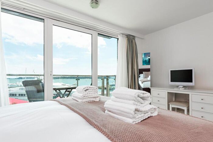 3 Bedroom Apartment For Sale In The Quay, Poole, BH15