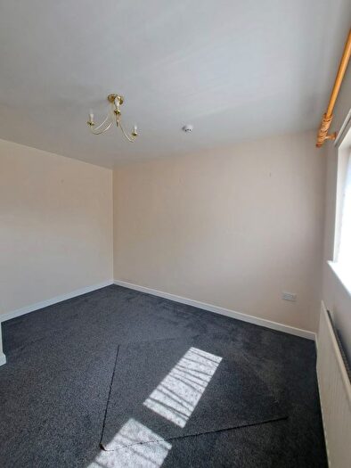 1 Bedroom Flat To Rent In Wind Street, Ammanford, SA18