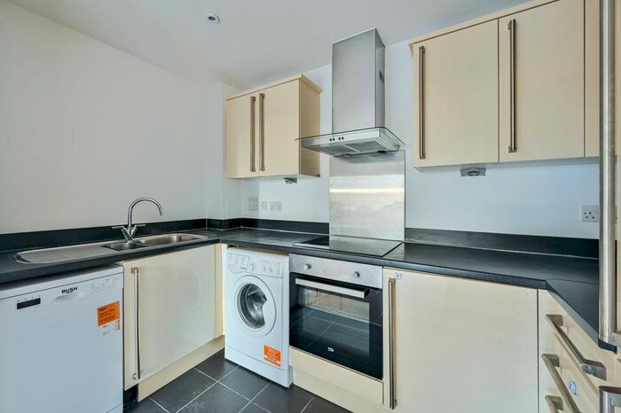 1 Bedroom Flat To Rent In Capulet Square, Tower Hamlets, London, E3