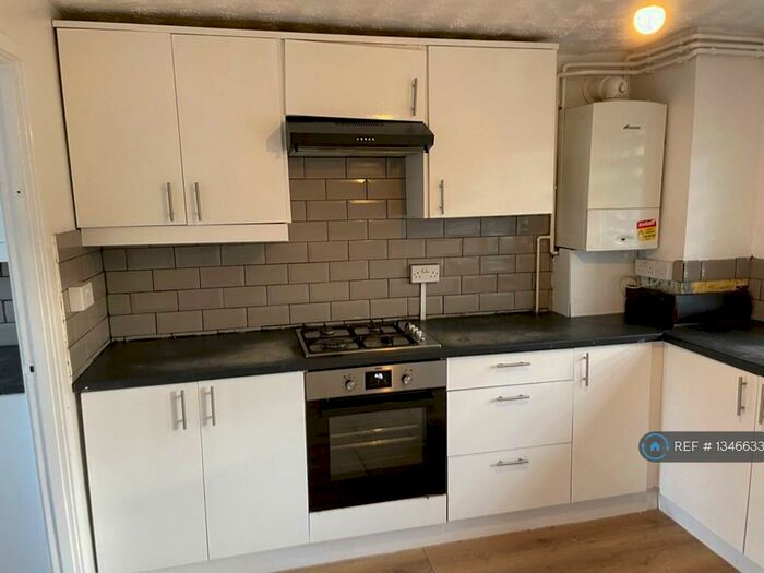 2 Bedroom End Of Terrace House To Rent In Bishops Rise, Hatfield, AL10