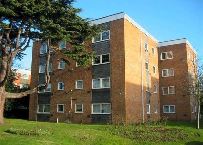 2 Bedroom Flat To Rent In Aplin Way, Osterley, Isleworth, TW7