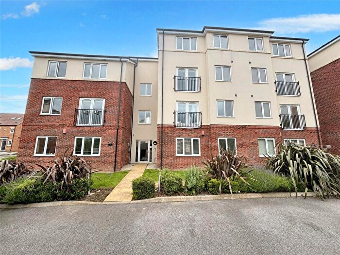 2 Bedroom Flat To Rent In Maple Court, Seacroft, Leeds, West Yorkshire, LS14