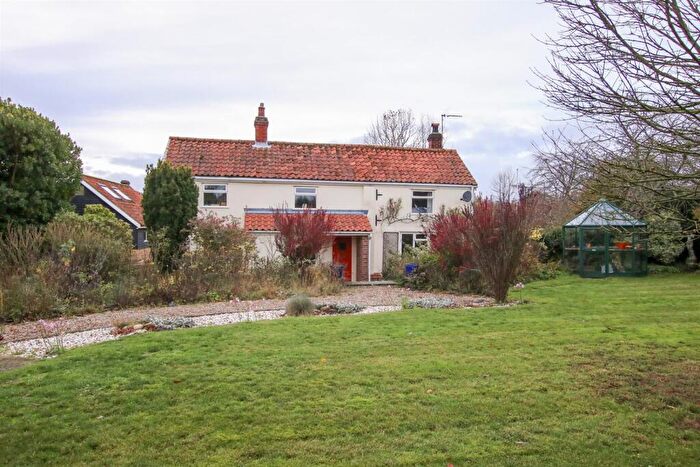 3 Bedroom Detached House For Sale In Post Office Road, Knodishall, IP17