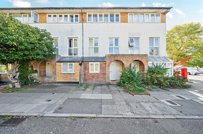 6 Bedroom Terraced House For Sale In Bradwell Common Boulevard, Bradwell Common, Milton Keynes, MK13