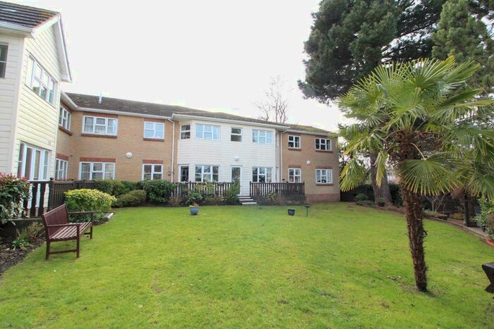 2 Bedroom Flat To Rent In Oak Lodge, Southend Road, Hockley, SS5