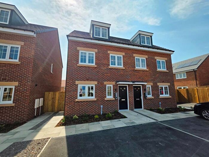 3 Bedroom Semi-Detached House To Rent In Willows Heights, Thurnscoe, S63