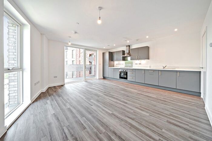 2 Bedroom Flat For Sale In Moorbridge Road, Maidenhead, SL6