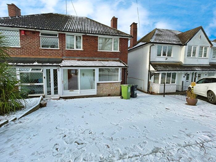 3 Bedroom Semi-Detached House For Sale In Tyndale Crescent, Birmingham, B43