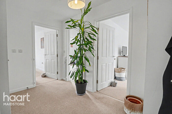 2 Bedroom Apartment For Sale In Hubert Walter Drive, Maidstone, ME16