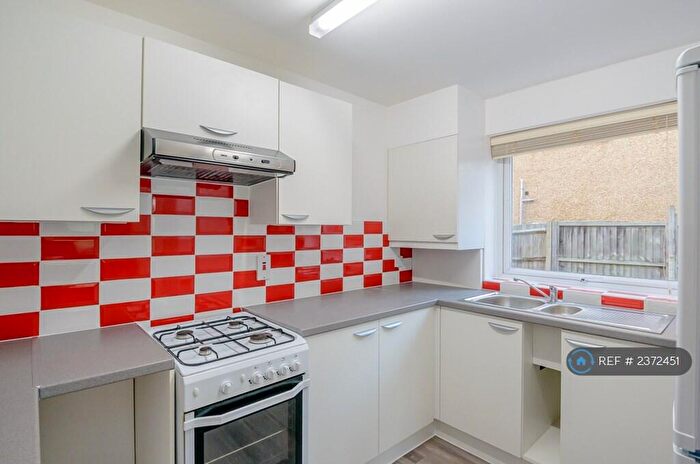2 Bedroom Flat To Rent In Kenley Close, New Barnet, EN4
