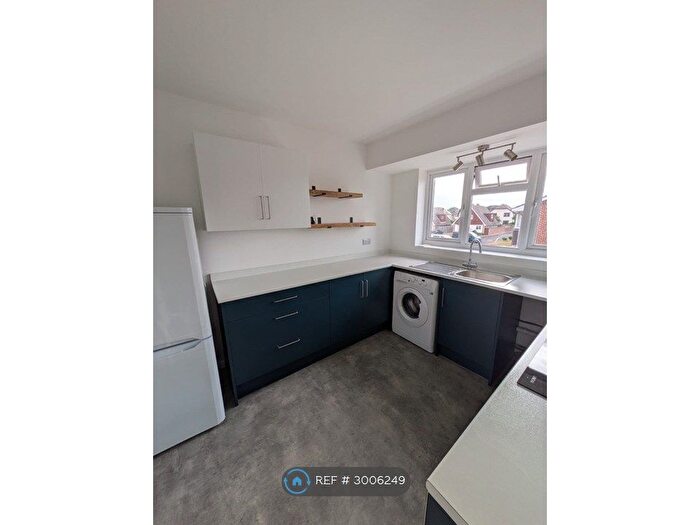 2 Bedroom Flat To Rent In East Wittering, Chichester, PO20