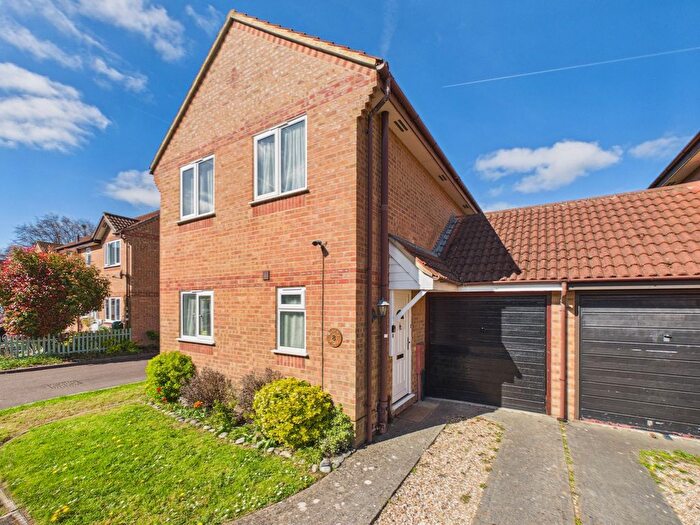 3 Bedroom Link Detached House For Sale In Graves Close, Bridgwater, TA6
