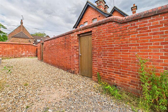 2 Bedroom Terraced House To Rent In Rectory Road, Wokingham, Berkshire, RG40