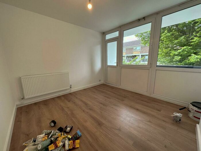 3 Bedroom Flat To Rent In Ballance Road, Homerton, E9