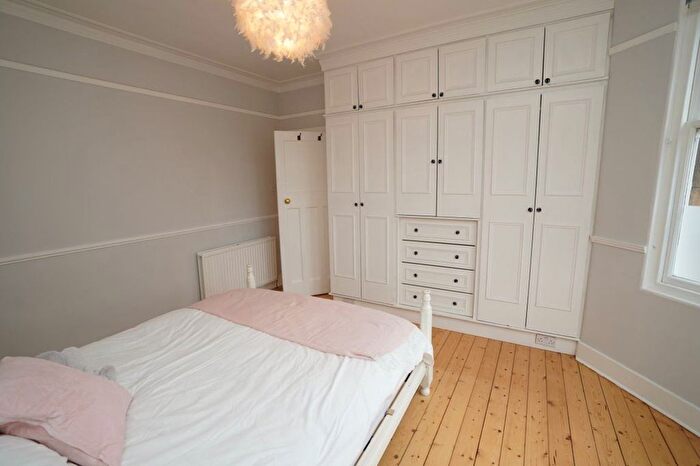 3 Bedroom Flat To Rent In Learmonth Park, Comely Bank, Edinburgh, EH4