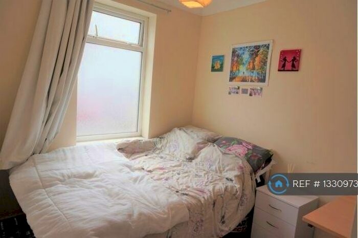 3 Bedroom End Of Terrace House To Rent In Gillingham Road, Gillingham, ME7